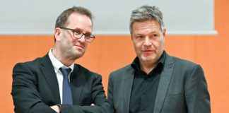 Robert Habeck und sein Kumpel Klaus Müller (l.), die zwei Grünen, die bei der Energie das Sagen haben, kriegen vom Bundesrechnungshof ihr Fett weg.