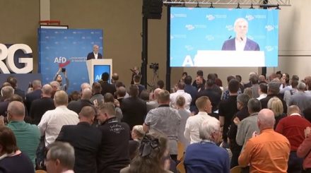 Dr. Christoph Berndt erhielt für seine Rede am Samstag auf dem Landesparteitag der AfD-Brandenburg in Jüterbog "Standing Ovations" und wurde mit 86,6 Prozent auf Platz eins der AfD-Landesliste für die Brandenburg-Wahl gewählt.