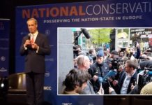 Just in dem Moment, als "Mr. Brexit" Nigel Farage seine Rede auf der „Nationalkonservatismus-Konferenz“ (NATCON) in Brüssel beendet, betreten am Dienstag drei Polizisten das Gelände und sprengen die Veranstaltung.