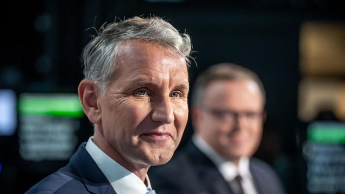 Björn Höcke hatte beim TV-Duell mit Mario Voigt etliche gute Momente, insbesondere als er das Thema „Remigration“ zur Verblüffung aller sehr originell als Problem der Rückgewinnung unzähliger hochqualifizierter deutscher Auswanderer darstellte.