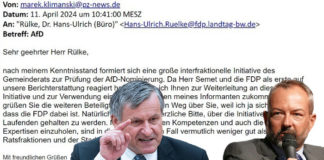 Marek Klimanski (r.), Chefreporter der Pforzheimer Zeitung, überschreitet die Grenze vom Journalisten zum politischen Aktivisten und der Fraktionsvorsitzende der FDP im Stuttgarter Landtag, Dr. Hans-Ulrich Rülke (l.), lässt sich dies gerne gefallen.