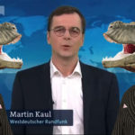 Laut ARD-Tagesthemen mit „Investigativjournalist“ Martin Kaul stehen wir kurz vor der Revolution durch Rechtsextreme, die „mit System“ Erzählungen von Echsenmenschen und Irrationalismus in unsere Hirne pflanzen, um die Macht zu übernehmen.