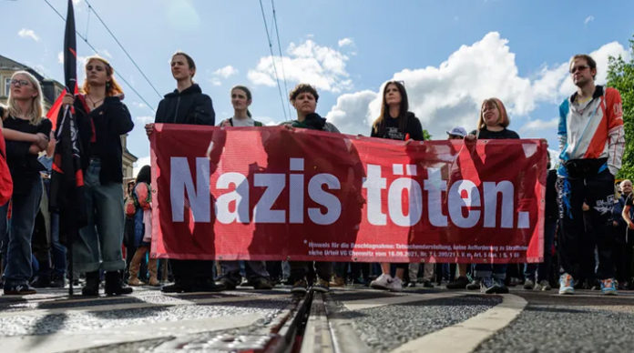 [Bild: nazis-toeten-696x388.jpg]