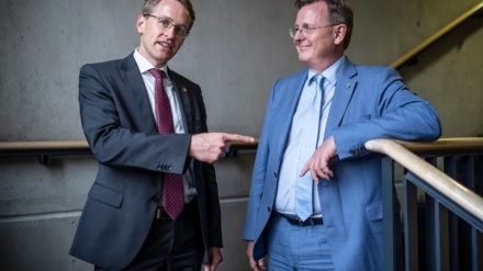 Ob Merz will oder nicht: Daniel Günther (l.), Ministerpräsident von Schleswig-Holstein, zeigt an, wohin die politische Reise für die CDU gehen soll - scharf nach Linksaußen!