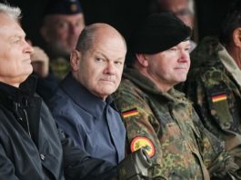„Deutschland steht unverrückbar an der Seite der baltischen Staaten“, sagte Scholz am Montag in Litauen, wo er Bundeswehrsoldaten auf dem größten Truppenübungsplatz des Landes besuchte.