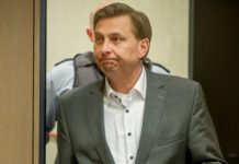 Der SPD-Politiker Daniel Wolski missbrauchte Teenager, konsumierte übelste Kinderpornos und schickte Nacktfotos an Kinder. Das Gericht schickte ihn dafür jetzt drei Jahre und sechs Monate in Haft.