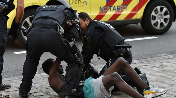 Macht ständig Stress in Bautzen und kommt jedesmal wieder frei - 