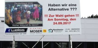 Plakatwand vor einem Firmenareal in Egesheim.