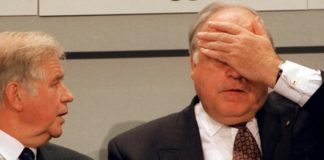 Gibt Helmut Kohl (r.) die Schuld für die Flüchtlingskrise - Kurt Biedenkopf (l.).