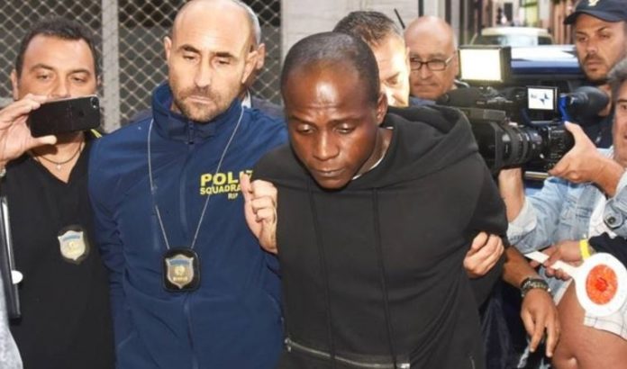 Guerlin Butungu (angeblich 20), Anführer der Rape-Gang von Rimini, bei seiner Festnahme.
