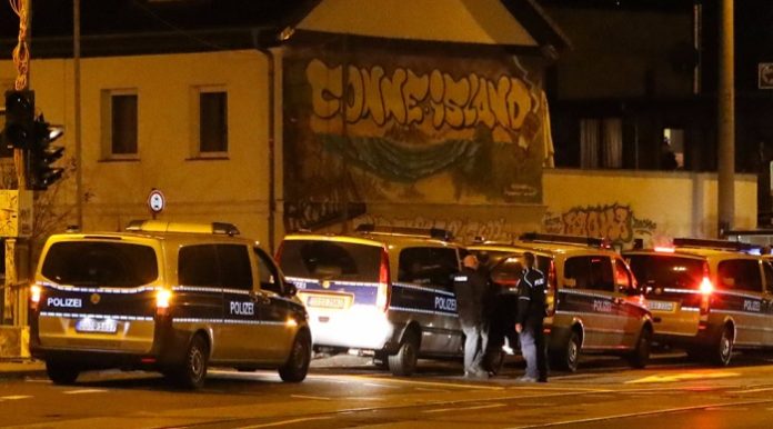 Hier vor dem linksextremistischen Szene-Treff „Conne Island“ kam es am Wochenende zu einem Großeinsatz der Polizei.