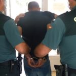 Die spanische Guardia Civil bei der Festnahme eines Täters.
