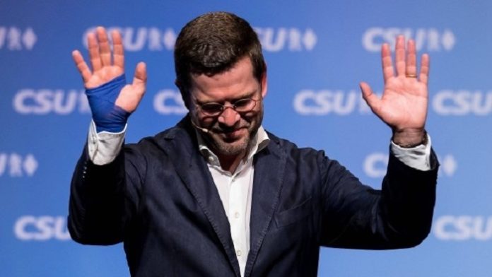 Plagiator Karl-Theodor zu Guttenberg als Wahlkampfredner in seiner Heimat Oberfranken.