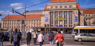 Fußgängerübergang vor dem Leipziger Hauptbahnhof