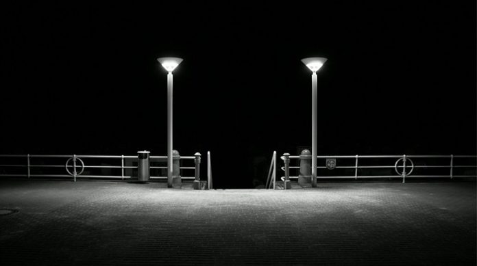 Promenade in Travemünde bei Nacht.