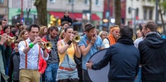 „Bunt statt Bla“-Protest gegen Rechts in Köln.