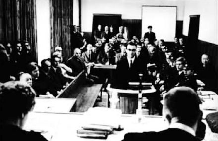 Peter Kienesberger beim Prozess in Wien im Dezember 1968 (der mit einem Freispruch endete).